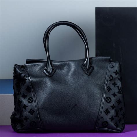 borsa louis vuitton gialla quadrettata in rilievo|Louis Vuitton monogram leather.